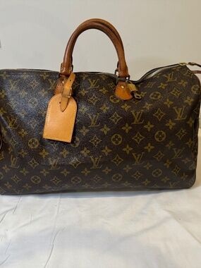40cm speedy Louis Vuitton with COA & Dustbag